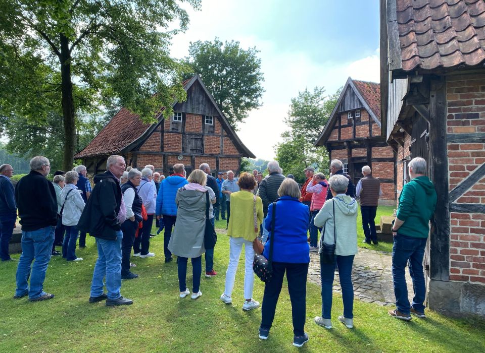 Image - Radtour in vergangene Zeiten: Grenzsteintour der drei Heimatvereine Rodde, Bevergern und Elte führte nach Elte