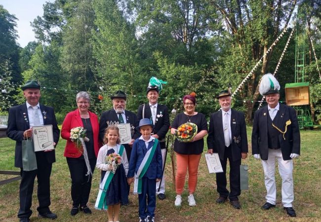 Image - images/news/Schuetzenbruderschaft_Kluseneinweihung_2023/SBK_2024_Jubilare.jpg#joomlaImage://local-images/news/Schuetzenbruderschaft_Kluseneinweihung_2023/SBK_2024_Jubilare.jpg?width=746&height=572